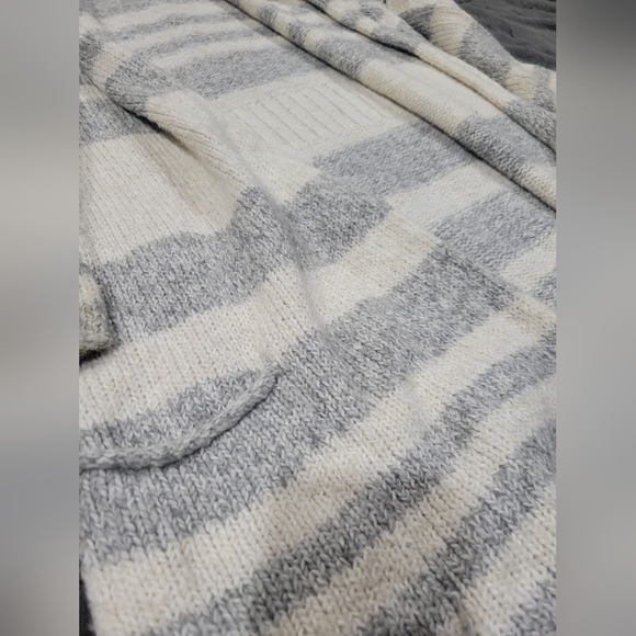 Eddie Bauer cardigan/sleepwear - Picture 3 of 3